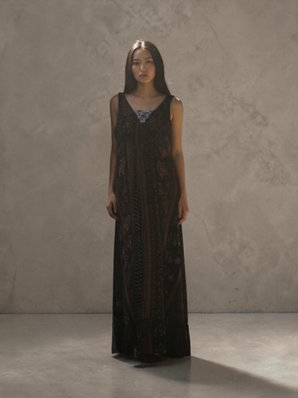 Sleeveless Black Maxi Dress with Subtle Print